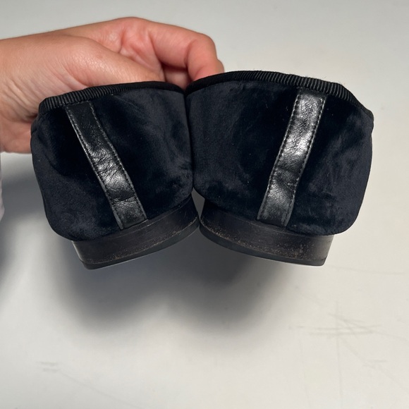 CHANEL Black Leather Loafers with Bow - Picture 5 of 13